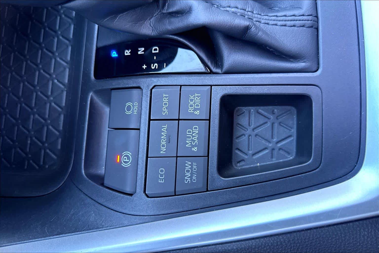 Used 2019 Toyota RAV4 XLE Premium w/ Cold Weather Package AWD/4WD image 35