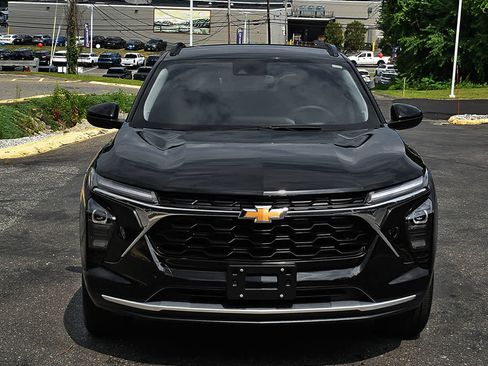 Used 2025 Chevrolet Trax LT w/ LT Convenience Package FWD image 5