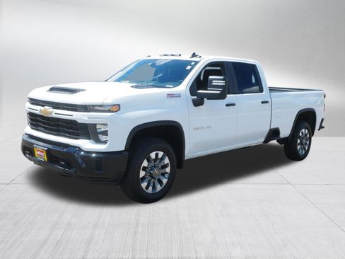 Used 2025 Chevrolet Silverado 2500 Custom w/ Custom Convenience Package AWD/4WD image 3