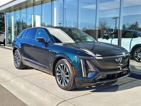 Used 2024 Cadillac Lyriq Sport image 7