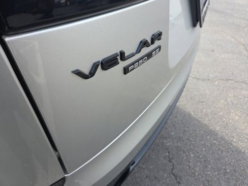Used 2019 Land Rover Range Rover Velar R-Dynamic SE image 12