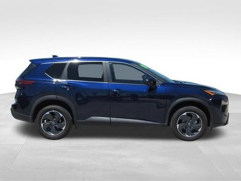 Used 2024 Nissan Rogue SV AWD/4WD image 3