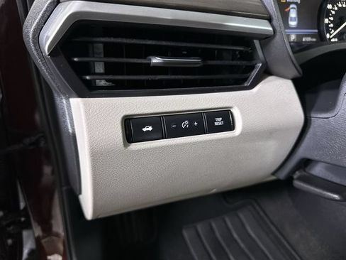 Used 2025 Nissan Altima 2.5 SV FWD image 18
