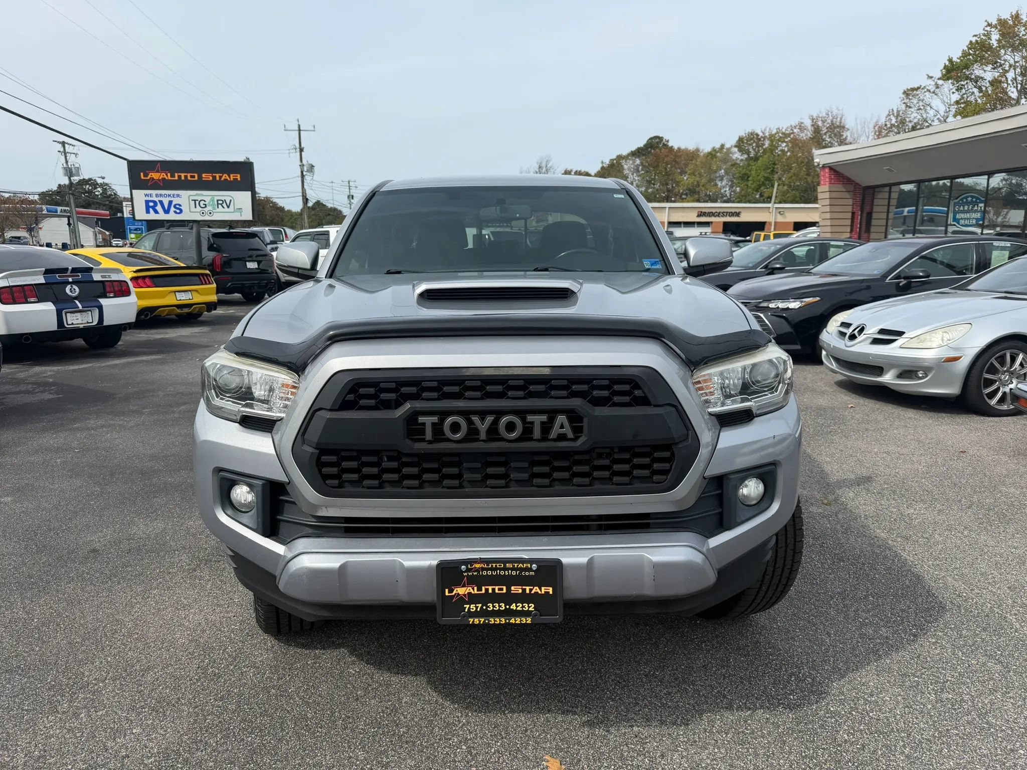 Used 2017 Toyota Tacoma TRD Sport w/ Tow Package AWD/4WD image 8