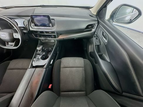 Used 2025 Nissan Rogue SV FWD image 11