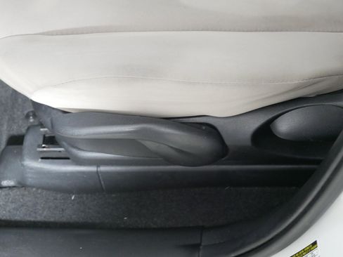 Used 2015 MAZDA MAZDA5 Sport image 20