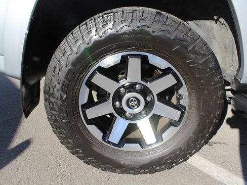 Certified 2024 Toyota 4Runner TRD Off-Road Premium w/ Moonroof Package AWD/4WD image 10