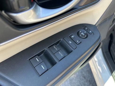 Used 2018 Honda CR-V Touring image 18