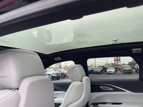 Used 2026 Cadillac Lyriq Signature Luxury RWD image 30