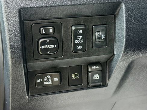 Used 2018 Toyota Tundra SR5 w/ SR5 Upgrade Package RWD image 11