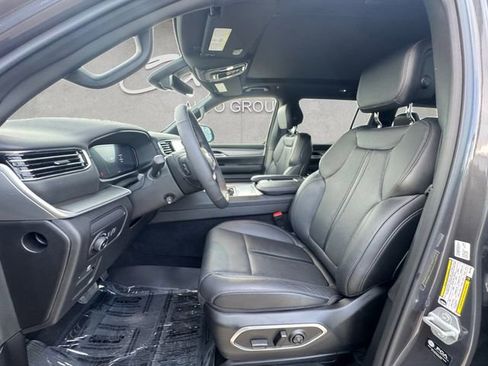 Used 2025 Jeep Wagoneer Series II image 19