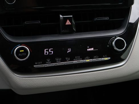 Used 2020 Toyota Corolla LE FWD image 21