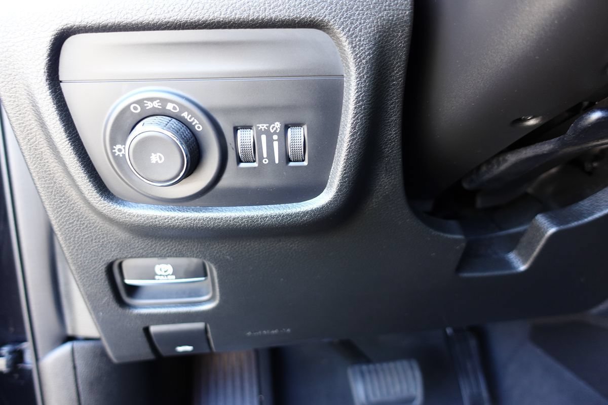 Used 2024 Jeep Grand Cherokee Limited w/ Black Appearance Package AWD/4WD image 60