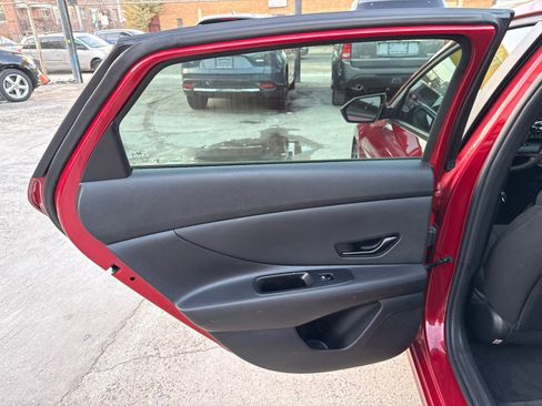 Used 2025 Hyundai Elantra Sport image 15