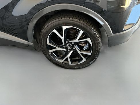 Used 2019 Toyota C-HR Limited FWD image 30