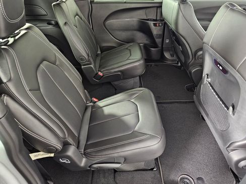 New 2026 Chrysler Pacifica Select image 28