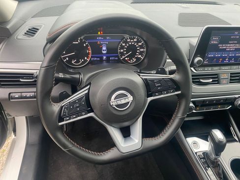 Used 2025 Nissan Altima 2.5 SR image 29