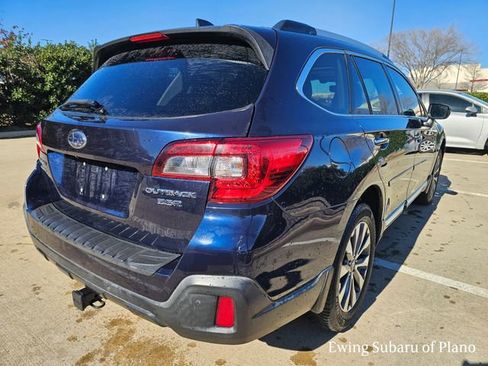 Used 2018 Subaru Outback 3.6R Touring image 4