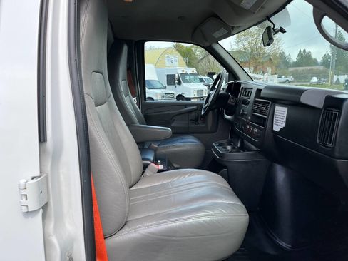 Used 2014 Chevrolet Express 2500 image 16
