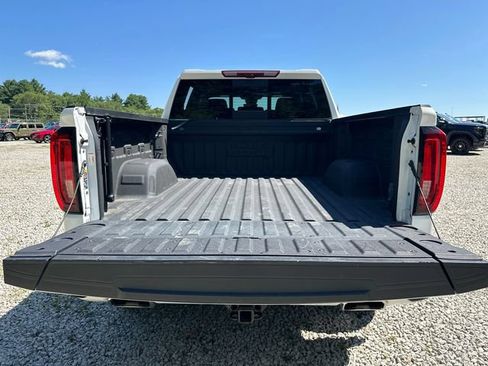 Used 2024 GMC Sierra 1500 AT4 w/ Technology Package AWD/4WD image 13