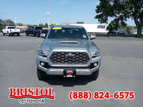 Certified 2022 Toyota Tacoma TRD Sport image 2