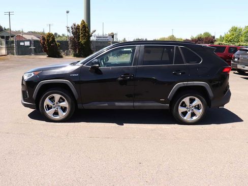 Used 2021 Toyota RAV4 XLE Premium AWD/4WD image 9