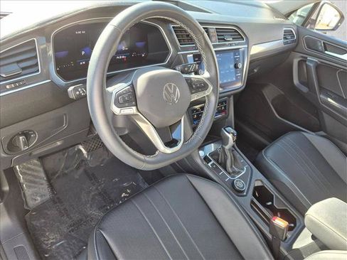 Used 2024 Volkswagen Tiguan SE AWD/4WD image 10