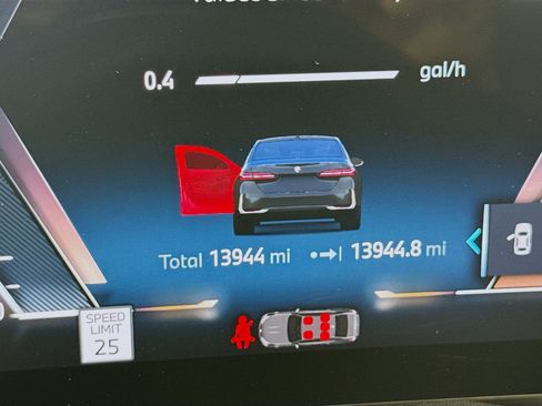 Used 2025 BMW 530i xDrive w/ Premium Package image 34