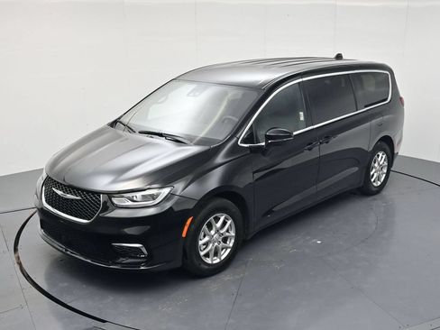 Used 2026 Chrysler Pacifica Select FWD image 33