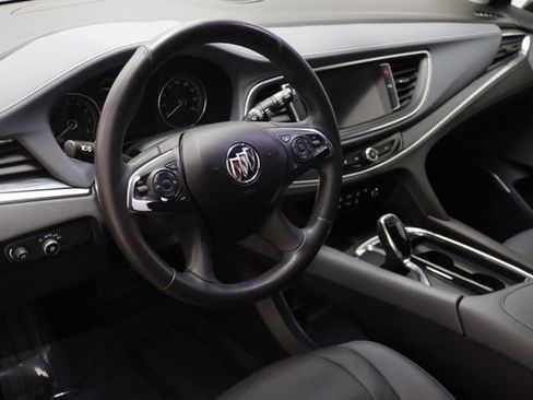 Used 2020 Buick Enclave Essence image 6