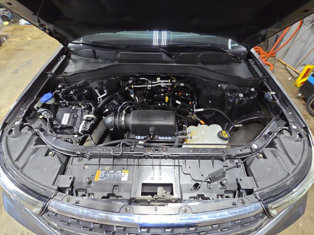 Used 2023 Ford Explorer XLT w/ Equipment Group 202A AWD/4WD image 31