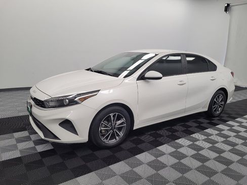 Used 2022 Kia Forte LXS image 2