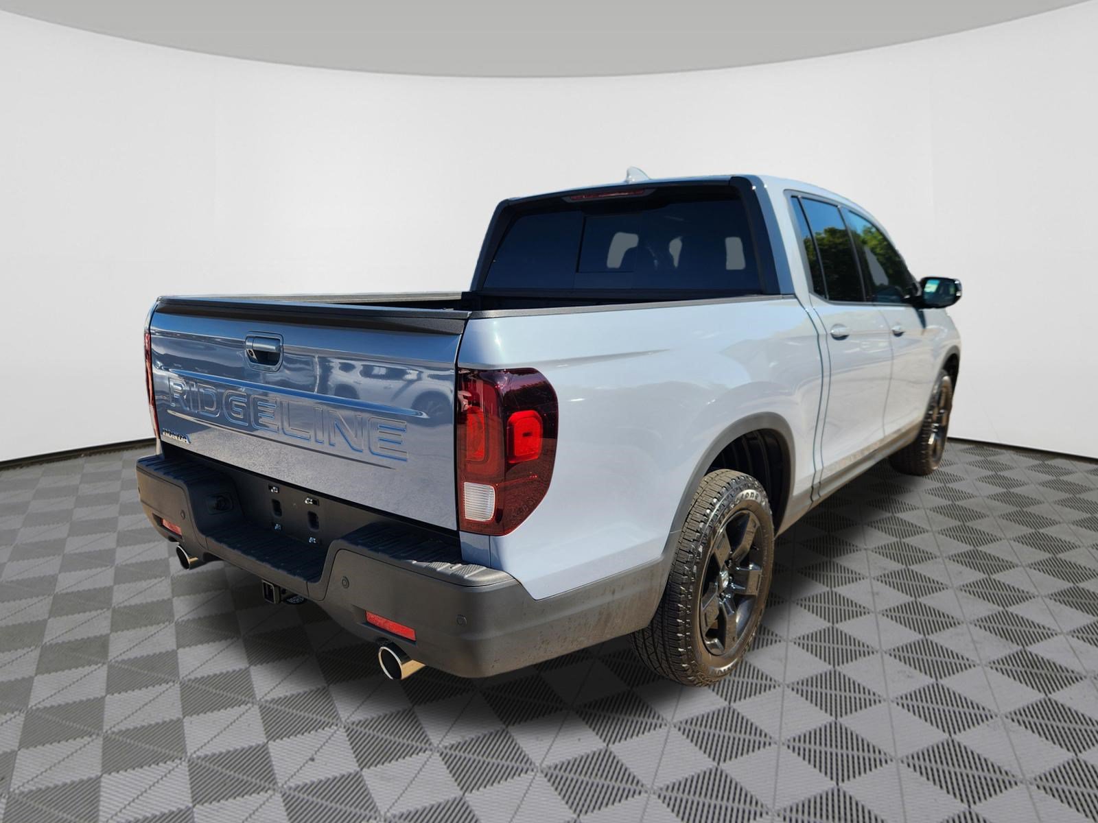 Certified 2025 Honda Ridgeline Black Edition image 4