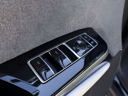 Used 2025 Cadillac Escalade Sport Platinum RWD image 10
