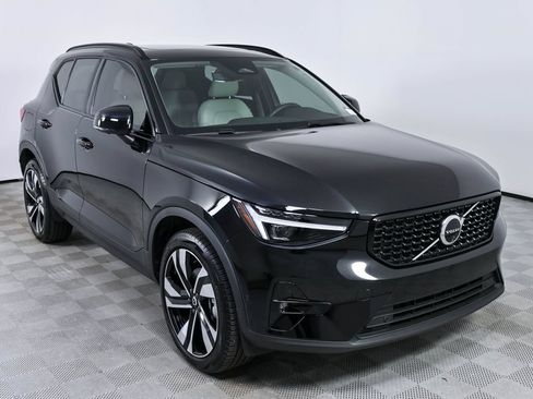 Certified 2025 Volvo XC40 B5 Ultra AWD/4WD image 28