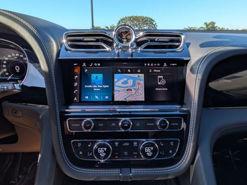 Certified 2025 Bentley Bentayga AWD/4WD image 17