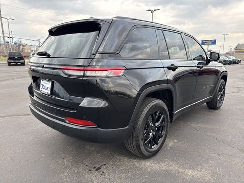 Used 2024 Jeep Grand Cherokee Altitude AWD/4WD image 8