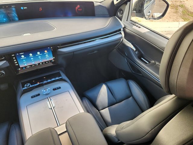 New 2027 Lincoln Navigator Reserve w/ Jet Appearance Package AWD/4WD image 12