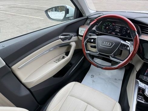 Used 2019 Audi e-tron Premium Plus image 34