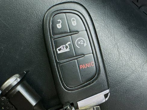 Used 2017 Jeep Cherokee High Altitude w/ Luxury Group AWD/4WD image 37