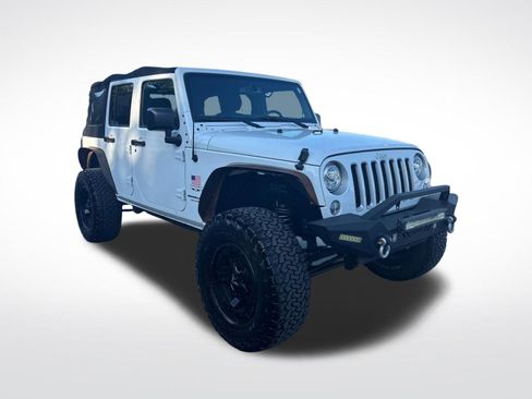 Used 2018 Jeep Wrangler Unlimited Sahara w/ Connectivity Group AWD/4WD image 6