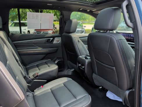Used 2025 Buick Enclave Avenir w/ Super Cruise Package AWD/4WD image 61
