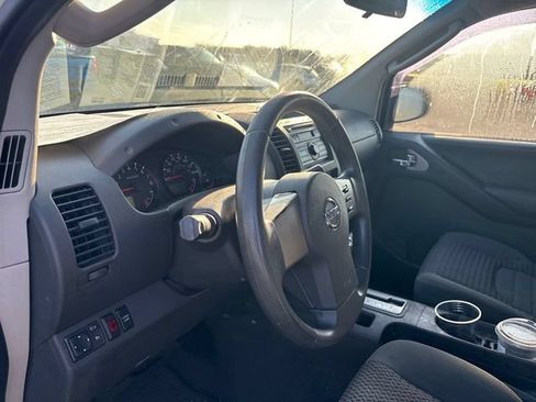 Used 2008 Nissan Frontier SE w/ SE Value Truck Pkg AWD/4WD image 8