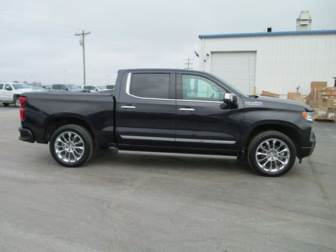 Used 2023 Chevrolet Silverado 1500 High Country w/ High Country Premium Package image 5