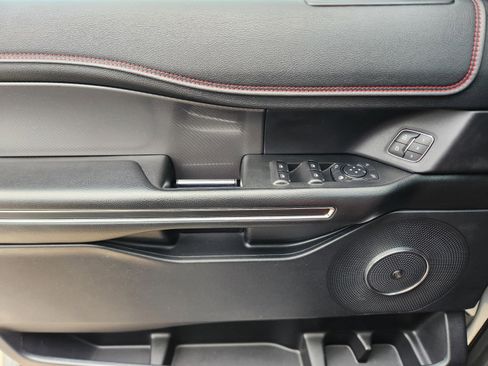 Used 2019 Ford Expedition Limited w/ Equipment Group 303A AWD/4WD image 18