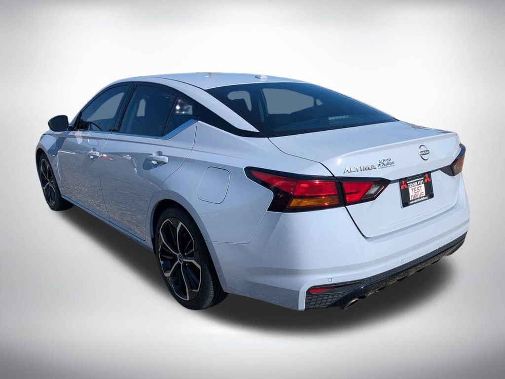 Used 2024 Nissan Altima 2.5 SR FWD image 5