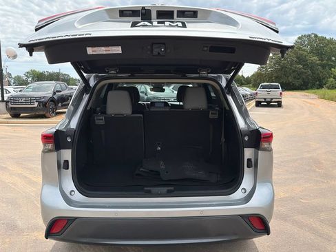 Used 2020 Toyota Highlander Limited FWD image 18