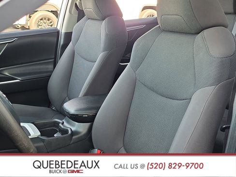 Used 2021 Toyota RAV4 LE w/ Carpet Mat Package (TMS) AWD/4WD image 11