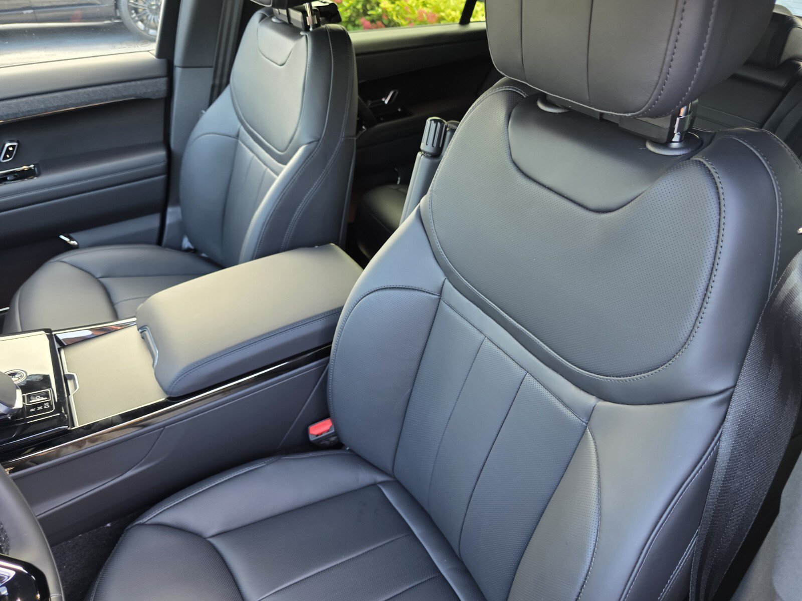 New 2026 Land Rover Range Rover Sport Dynamic SE AWD/4WD image 12