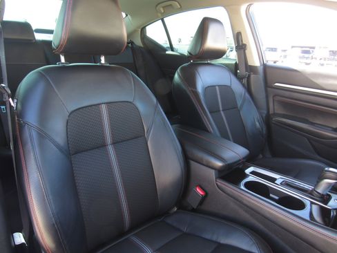 Used 2023 Nissan Altima 2.5 SR image 10